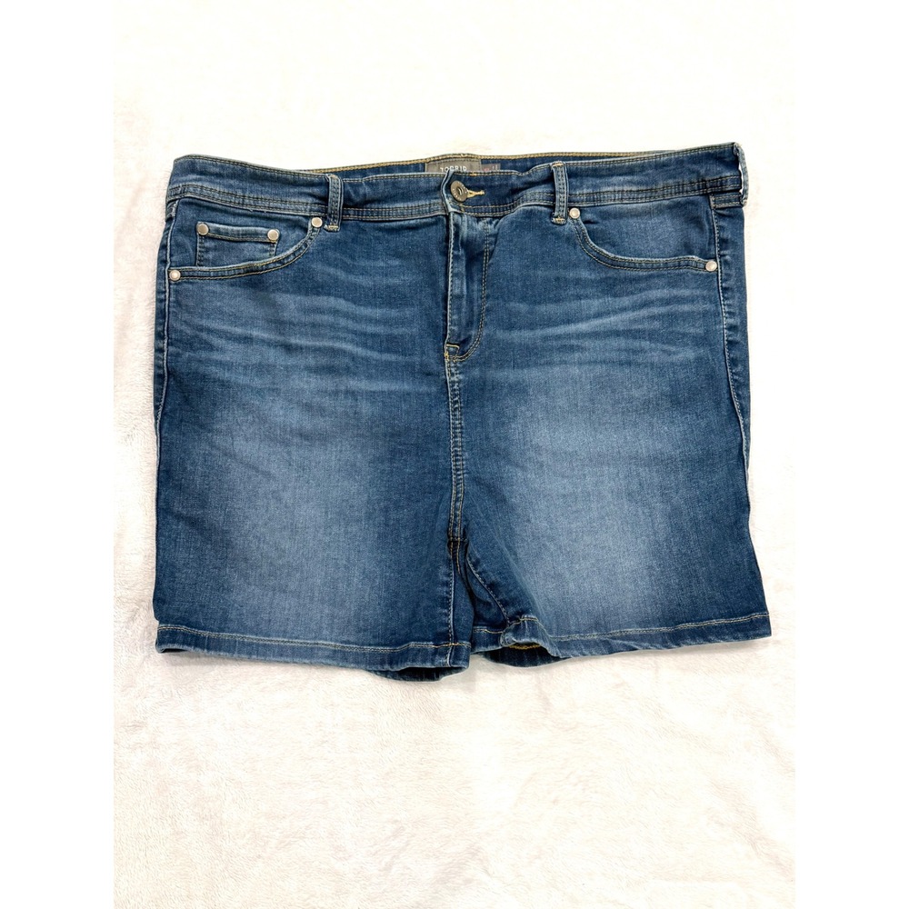 Torrid Womens Size 20 Medium Wash Denim Stretch Shorts Five Pocket Whiskered